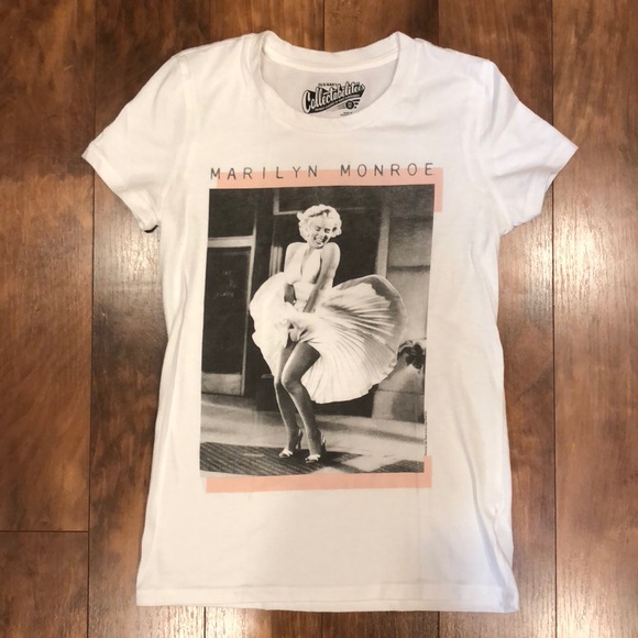 Old Navy Tops - Marilyn Monroe T-shirt